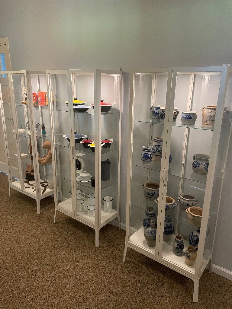 Te koop. Glazen vitrinekasten (3 stuks), Ophalen, Met deur(en), 50 tot 100 cm, Zo goed als nieuw
