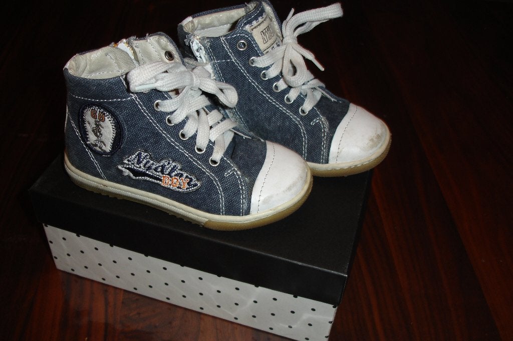 Monnalisa ny lon coyote sneakers schoenen met veters 24!, Jongen of Meisje, Schoenen, Ophalen of Verzenden, Zo goed als nieuw
