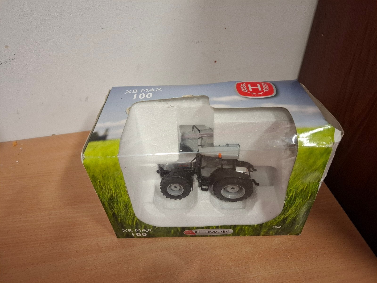 Tractor Hürliman Xb max 100   1:32, Ophalen of Verzenden, Zo goed als nieuw, Tractor of Landbouw, Overige merken