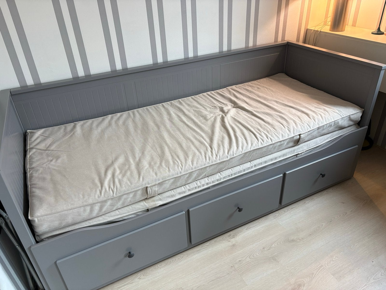 Foto 15 van IKEA Hemnes slaapbank met 3 lades en 2 matrassen