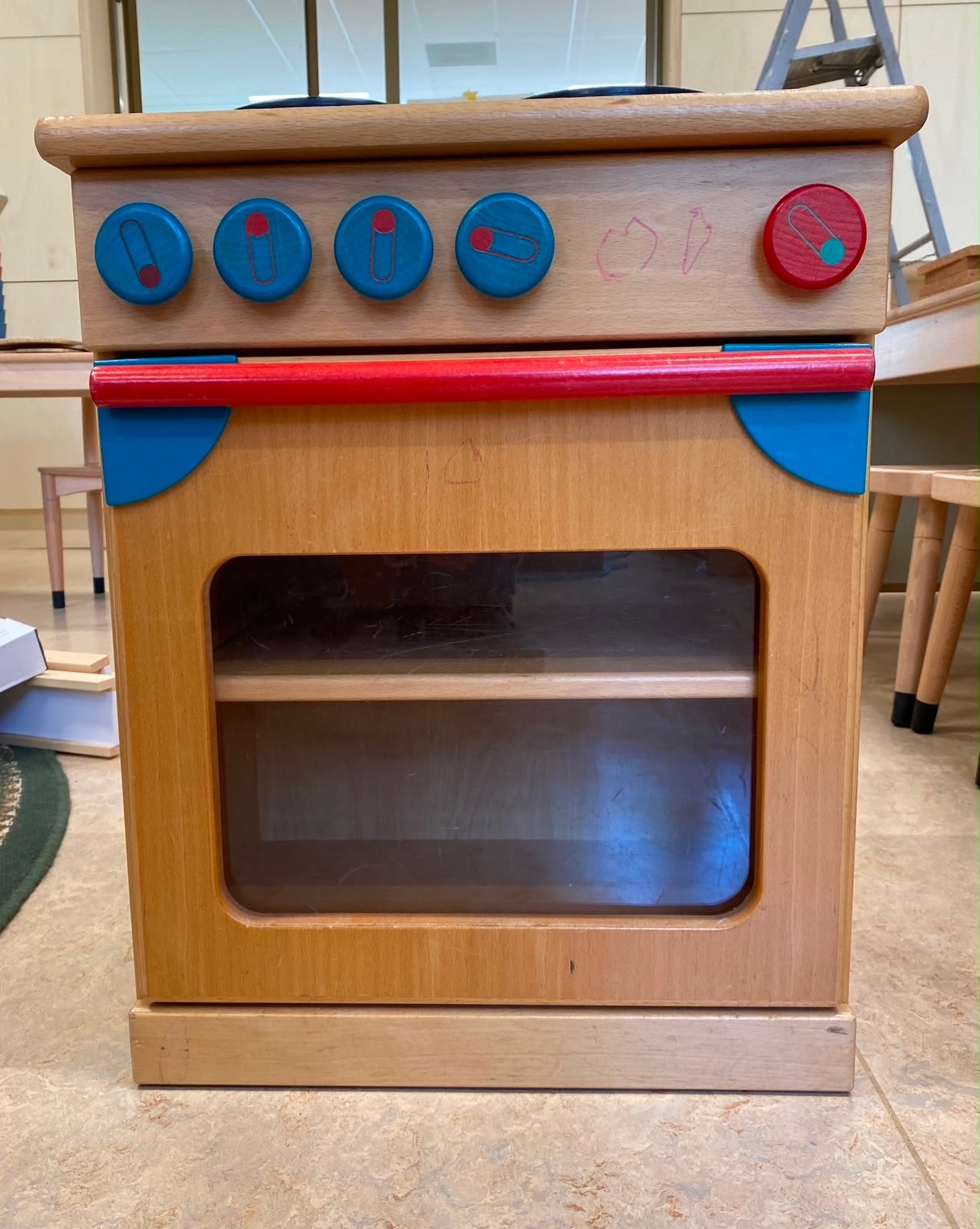 Houten kinderkeuken met oven en kookplaten - Speelkeuken, Kinderen en Baby's, Ophalen, Gebruikt, Meubelstuk of Keukentje