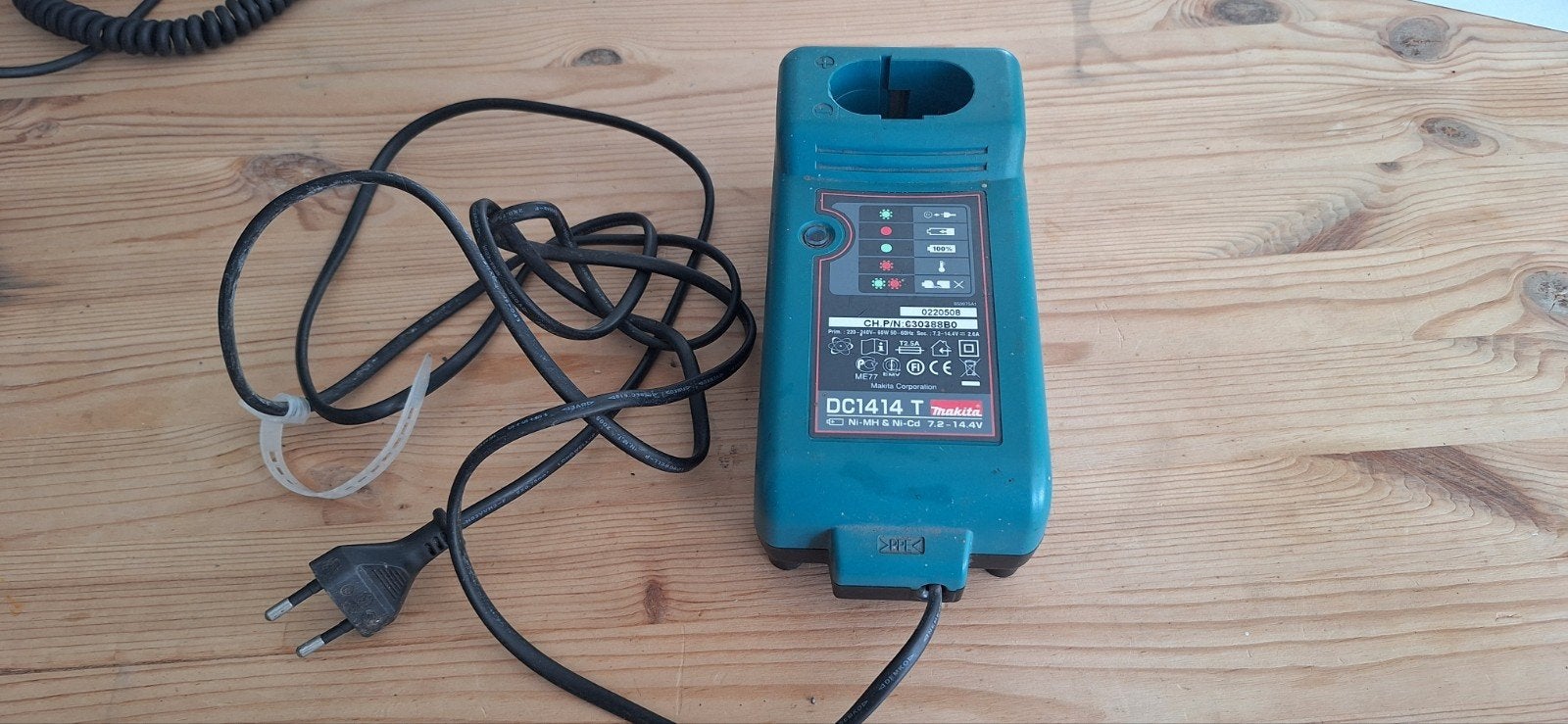Makita DC1414 T Acculader (7.2V – 14.4V) - Ni-MH & Ni-Cd