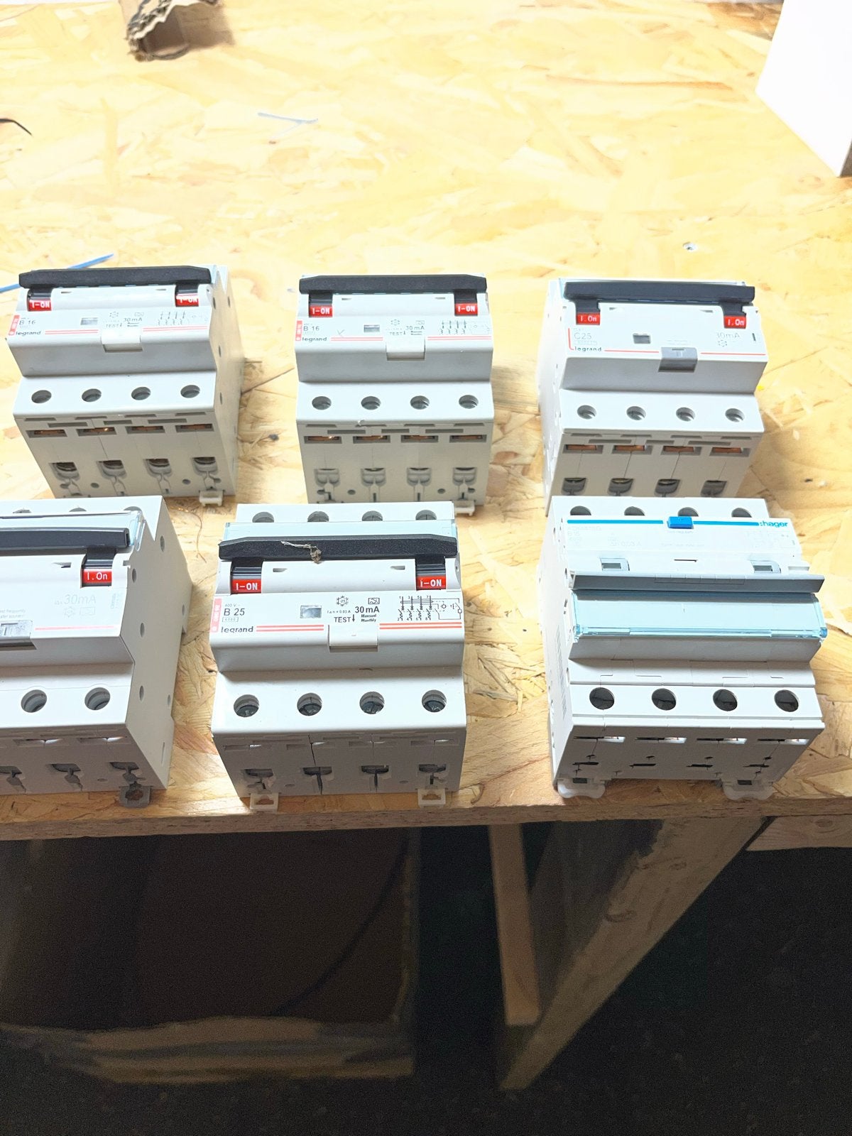 Legrand DX³ & Hager Aardlekautomaten/Aardlekschakelaar, Ophalen of Verzenden, Gebruikt, Aardlekautomaat