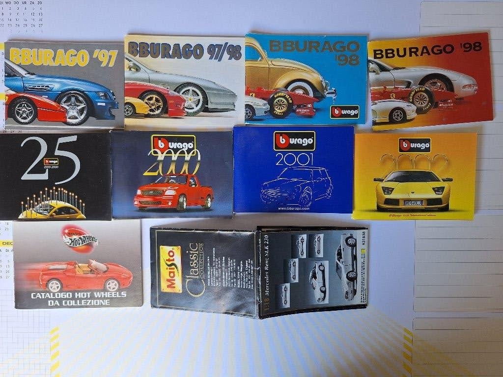 bburago automodellen jaar folders, Boeken, Ophalen of Verzenden, Zo goed als nieuw, Catalogus