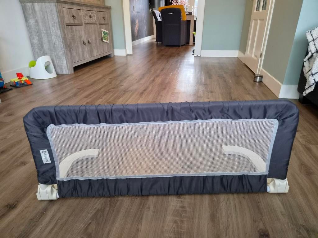 Bed hekje zo goed als nieuw, Kinderen en Baby's, Kinderkamer | Bedden, Ophalen, 140 tot 160 cm, 70 tot 85 cm