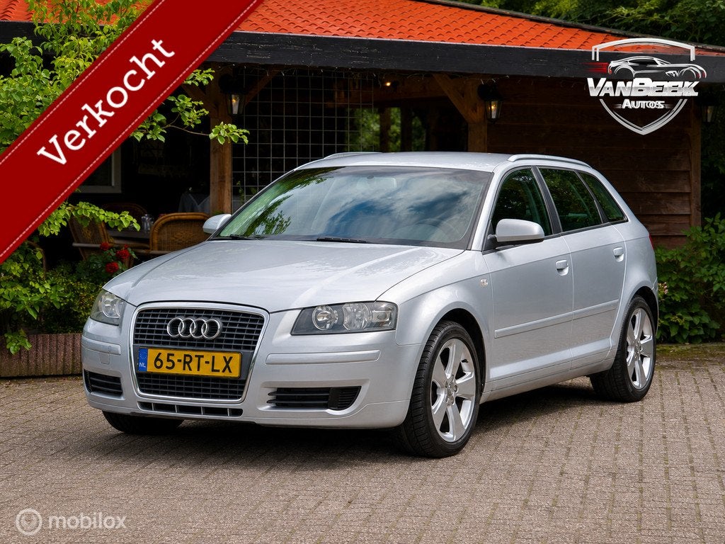 Audi A3 1.6 Ambiente apk Airco Facelift, Voorwielaandrijving, Stof, Gebruikt, 4 cilinders