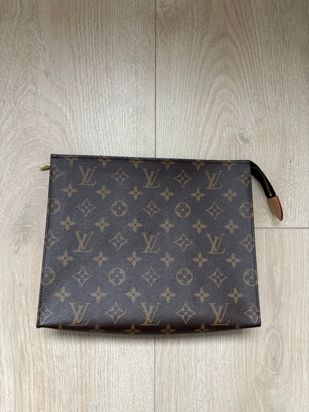 Louis Vuitton Toiletry Pouch 26 Monogram M47542, Ophalen, Zo goed als nieuw, Bruin, Overige typen