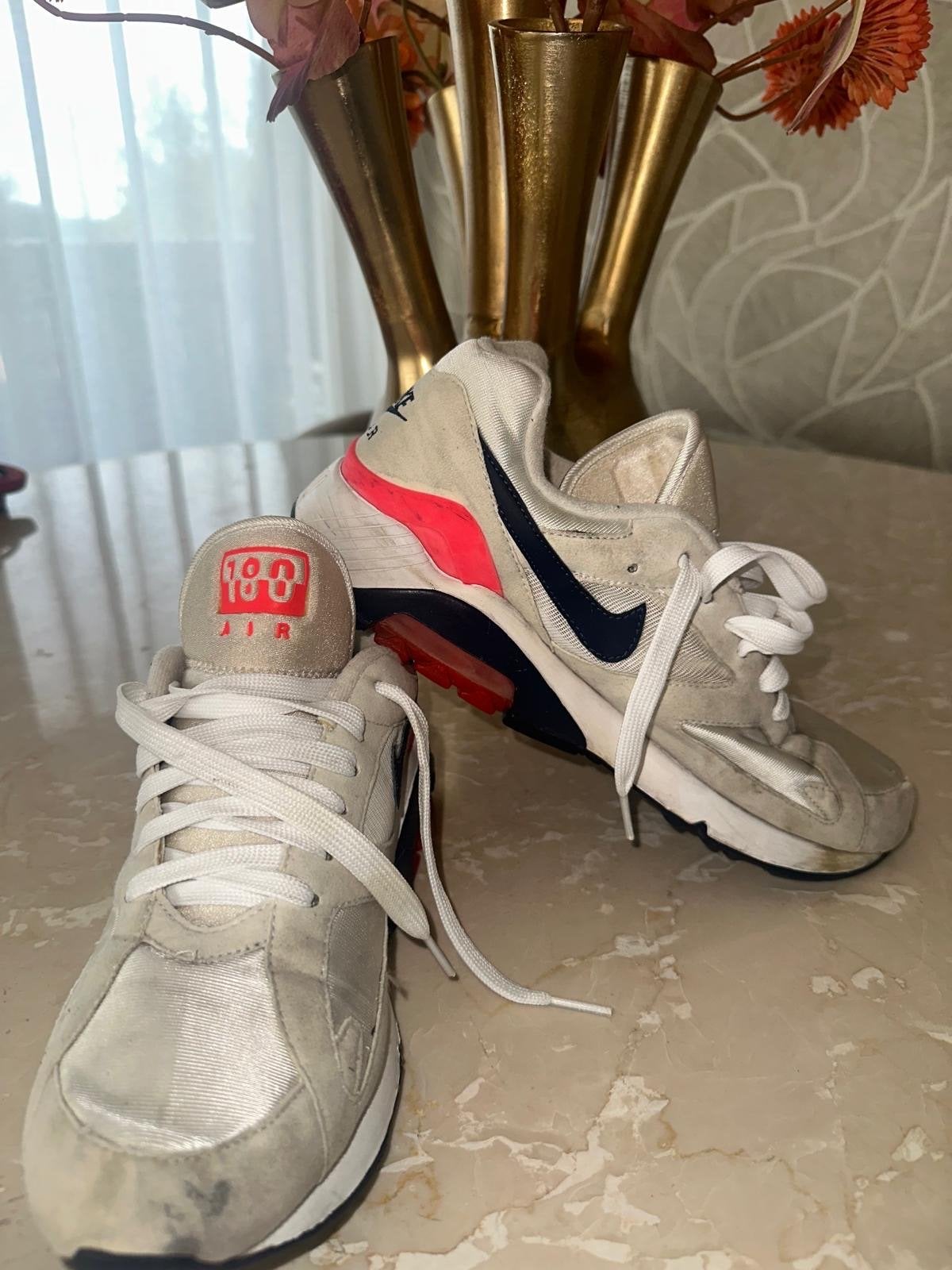 Nike Air Max & Valentiono sneakers - Zo goed als nieuw, Ophalen of Verzenden, Zo goed als nieuw, Wit, Sneakers of Gympen