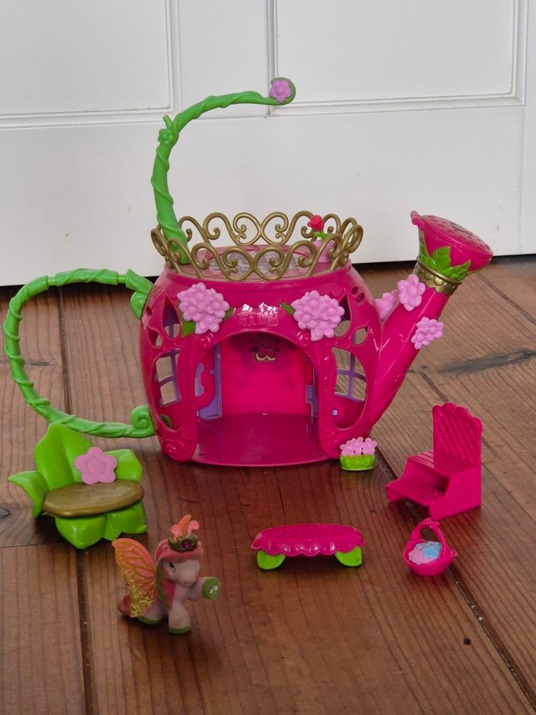 Filly theepot speelhuisje met figuurtje en meubels, Ophalen of Verzenden, Gebruikt, Meisje