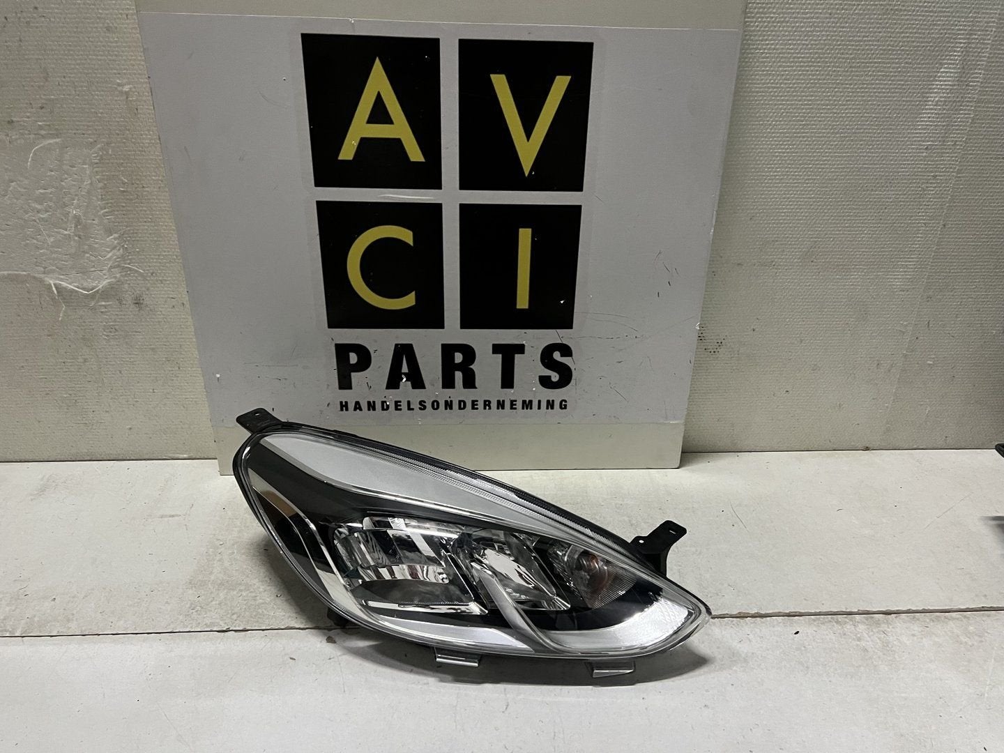 Koplamp Ford Fiesta MK8 origineel L1BB-13E014-AE Rechts, Gebruikt, -, -, Ophalen of Verzenden