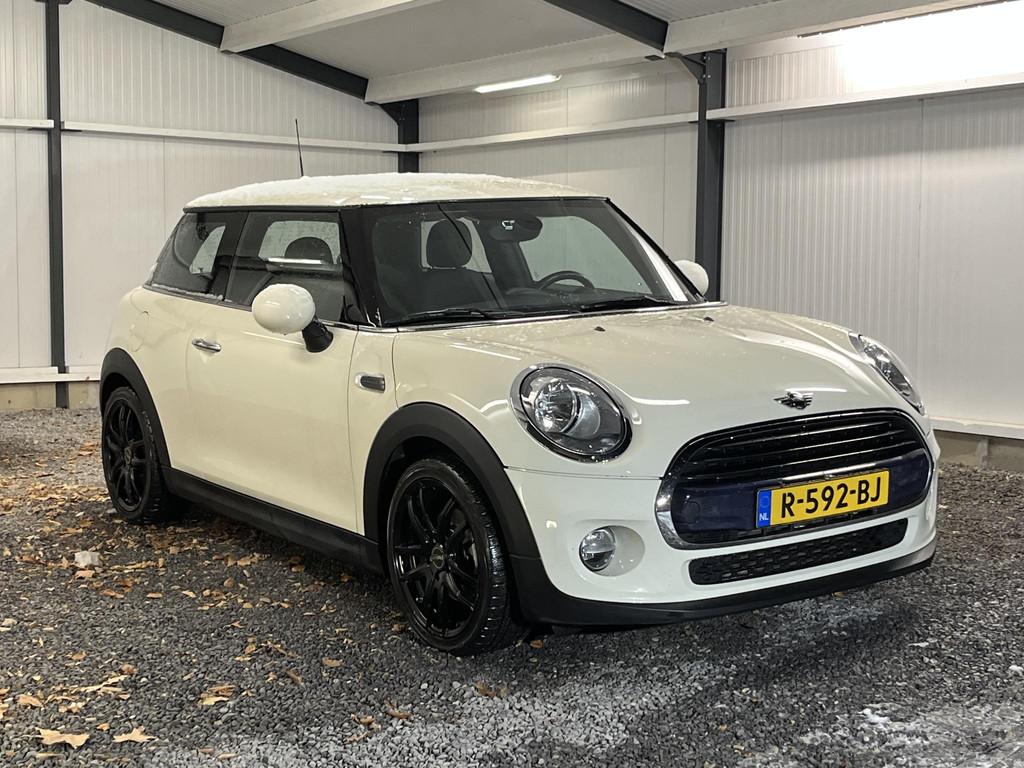 Mini Mini 1.5 Cooper Pepper Serious Business 136PK 4-2017 2e, Voorwielaandrijving, Gebruikt, 4 stoelen, Bedrijf