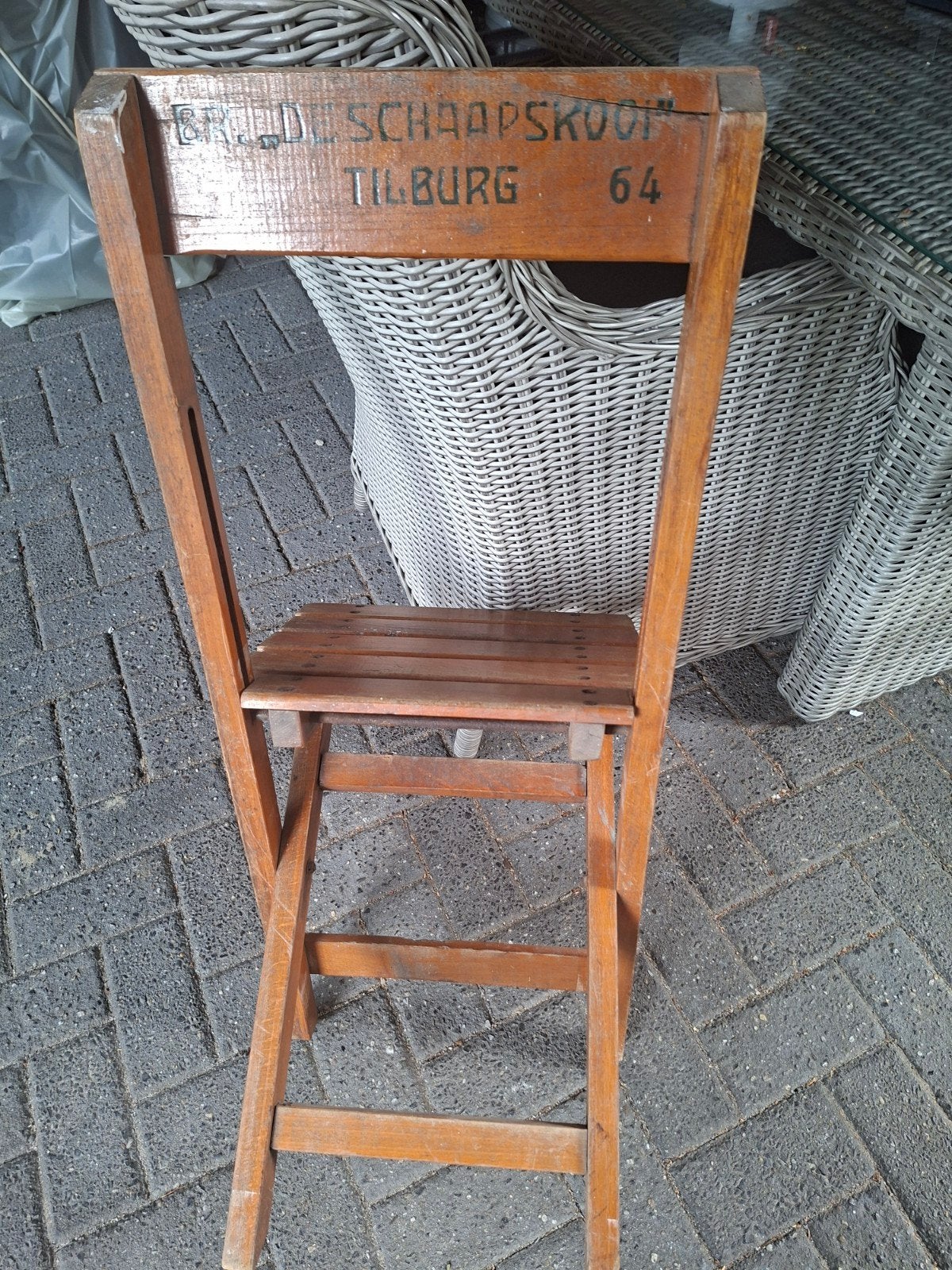 Vintage houten klapstoel 'Br. De Schaapskooi Tilburg', Ophalen, Gebruikt, Reclamebord, Plaat of Schild, La Trappe