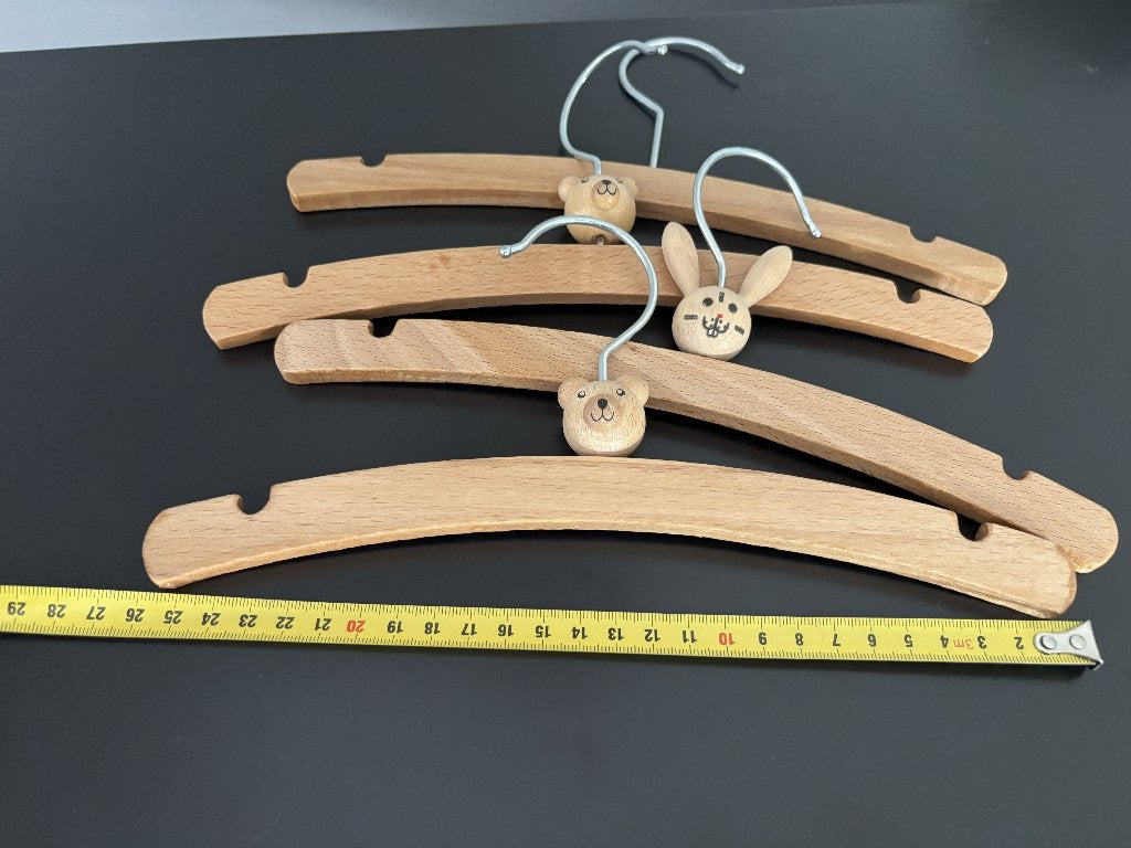 4x baby kledinghanger met leuke diertjes, Ophalen of Verzenden, Zo goed als nieuw, Hout, Kinderen