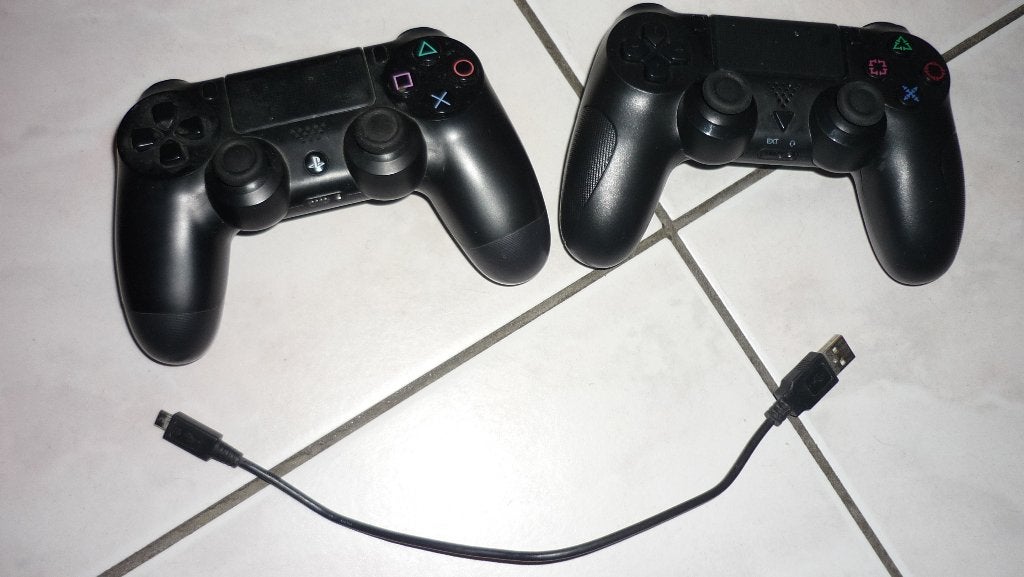 2x playstation 4 controllers 1 oplaadkabel., Spelcomputers en Games, Spelcomputers | Sony PlayStation Consoles | Accessoires, Ophalen of Verzenden