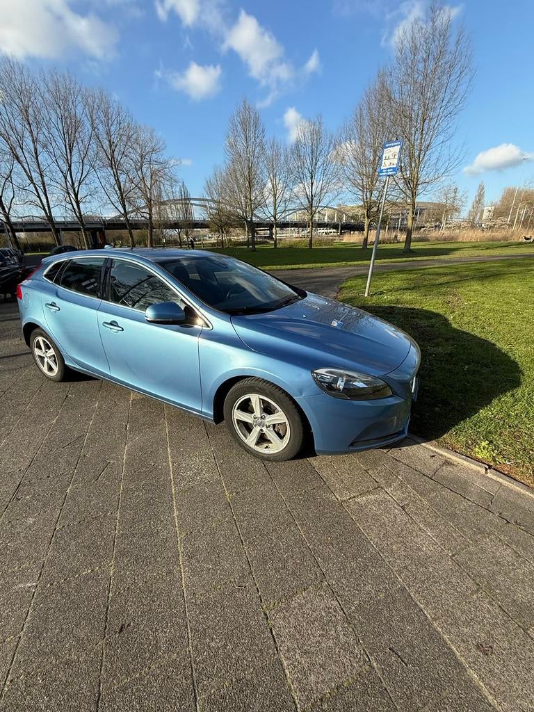Volvo V40 2.0 D4 190PK 2014 Blauw, Auto's, Volvo, V40, Diesel, A, Hatchback, Handgeschakeld, Origineel Nederlands, Blauw, Voorwielaandrijving