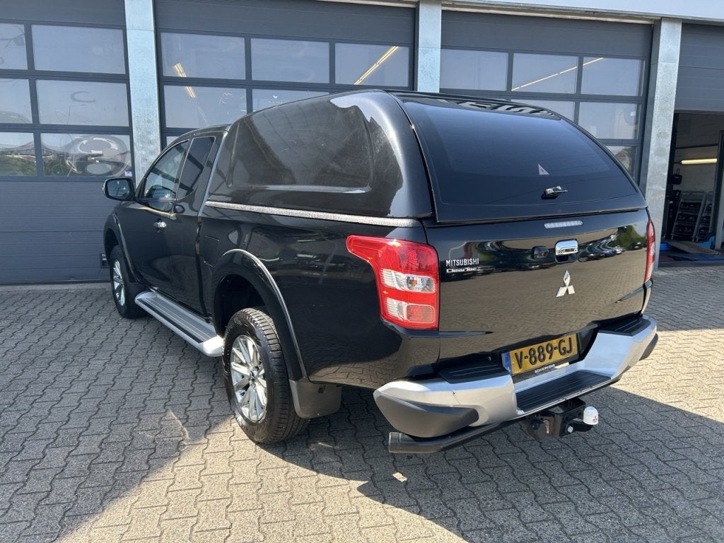 Mitsubishi L200 2.4 DI-D 181pk Club Cab 4WD Intense, Stof, Gebruikt, Zwart, 4 cilinders