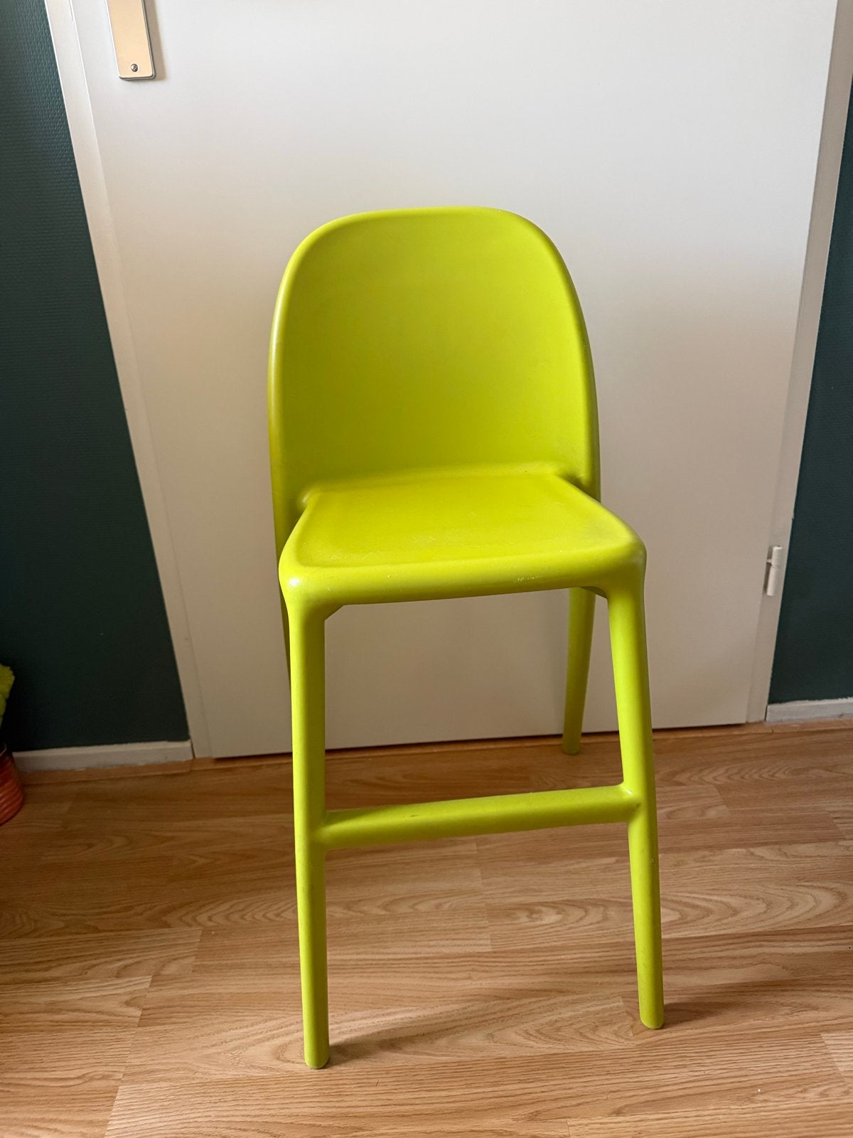 Twee stuks Groene URBAN Kinderstoel - Zo goed als nieuw, Kinderen en Baby's, Kinderstoelen, Ophalen, Zo goed als nieuw, Overige typen