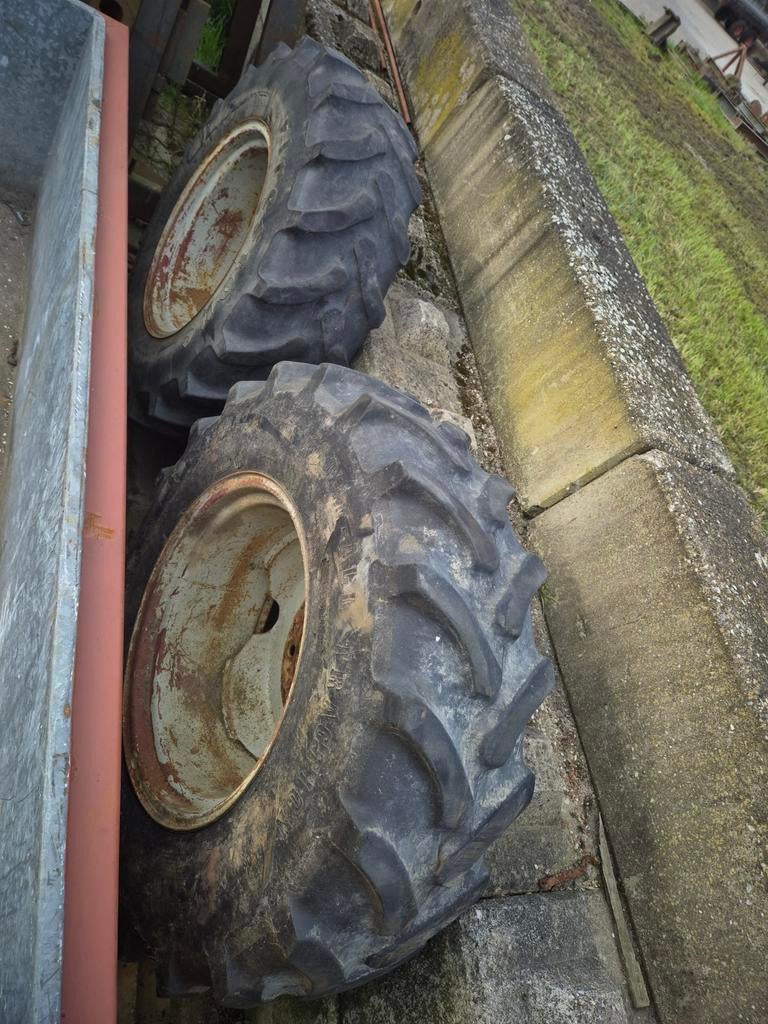 13.6 r24 banden op velg firestone, Ophalen