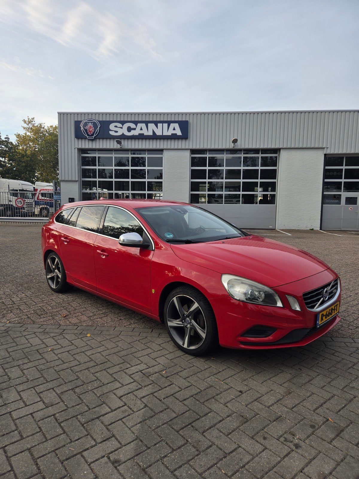 Volvo V60 T3 Start/stop 150pk 2011 Rood, Auto's, Volvo, Voorwielaandrijving, 1596 cc, 15 km/l, 4 cilinders