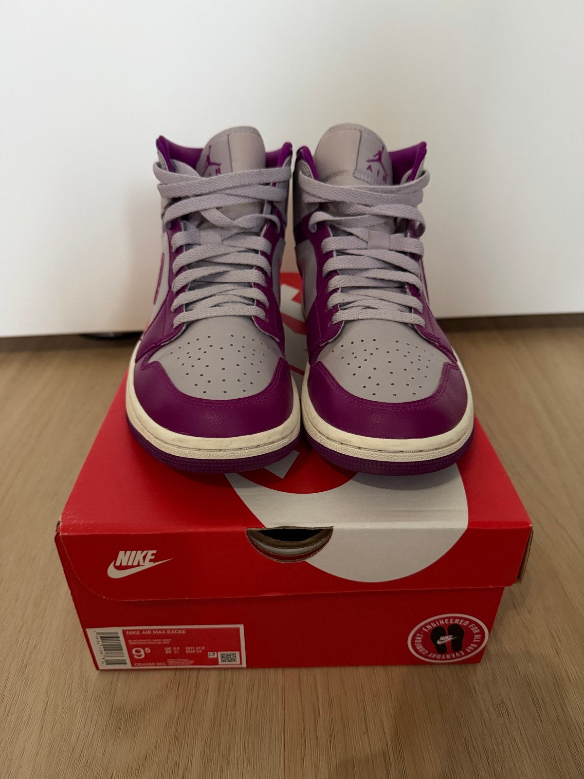 Jordan Air Jordan 1 Mid – Paars/Grijs – Maat 42.5, Kleding | Heren, Schoenen, Ophalen of Verzenden, Zo goed als nieuw, Overige kleuren