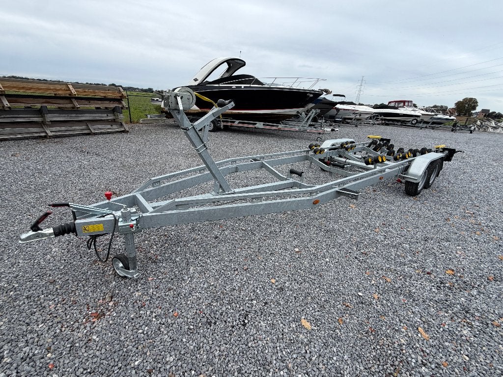 Trailer Boot Pega, Ophalen, 1500 tot 3000 kg, 6 tot 9 meter, Zo goed als nieuw
