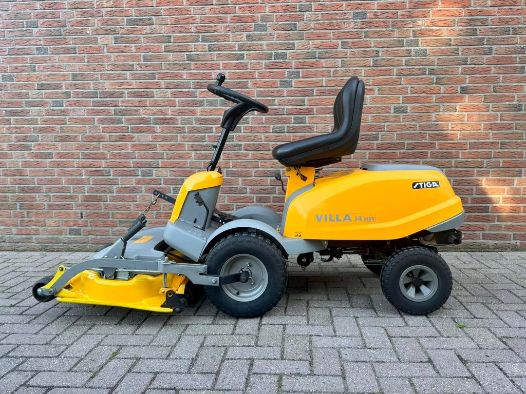 Stiga Villa 14HST frontmaaier in goede staat nieuw maaidek, Ophalen, Zo goed als nieuw
