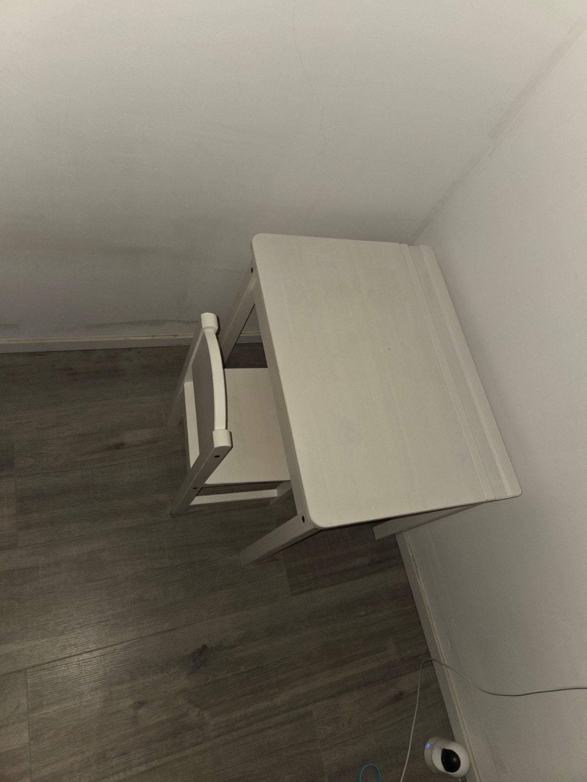 Ikea Sundvik kinderbureau met stoel en opbergruimte, Kinderen en Baby's, Kinderkamer | Tafels en Stoelen, Ophalen, Zo goed als nieuw