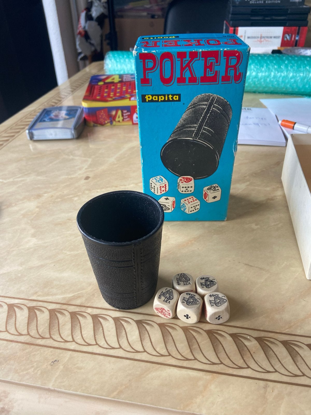 Vintage Papita Poker dobbelspel met beker en dobbelstenen, Een of twee spelers, Ophalen of Verzenden, Gebruikt