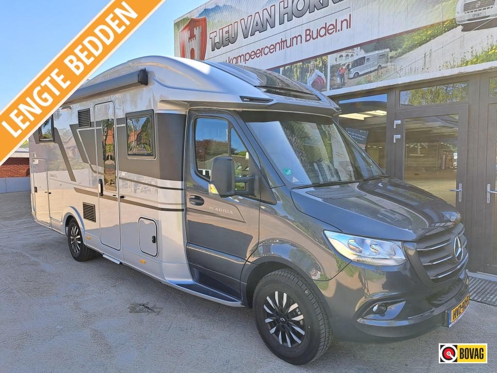 Adria Coral MB Supreme 670 DL + E&P Levelsysteem, Caravans en Kamperen, Campers, Bedrijf, tot en met 3, Half-integraal, Adria