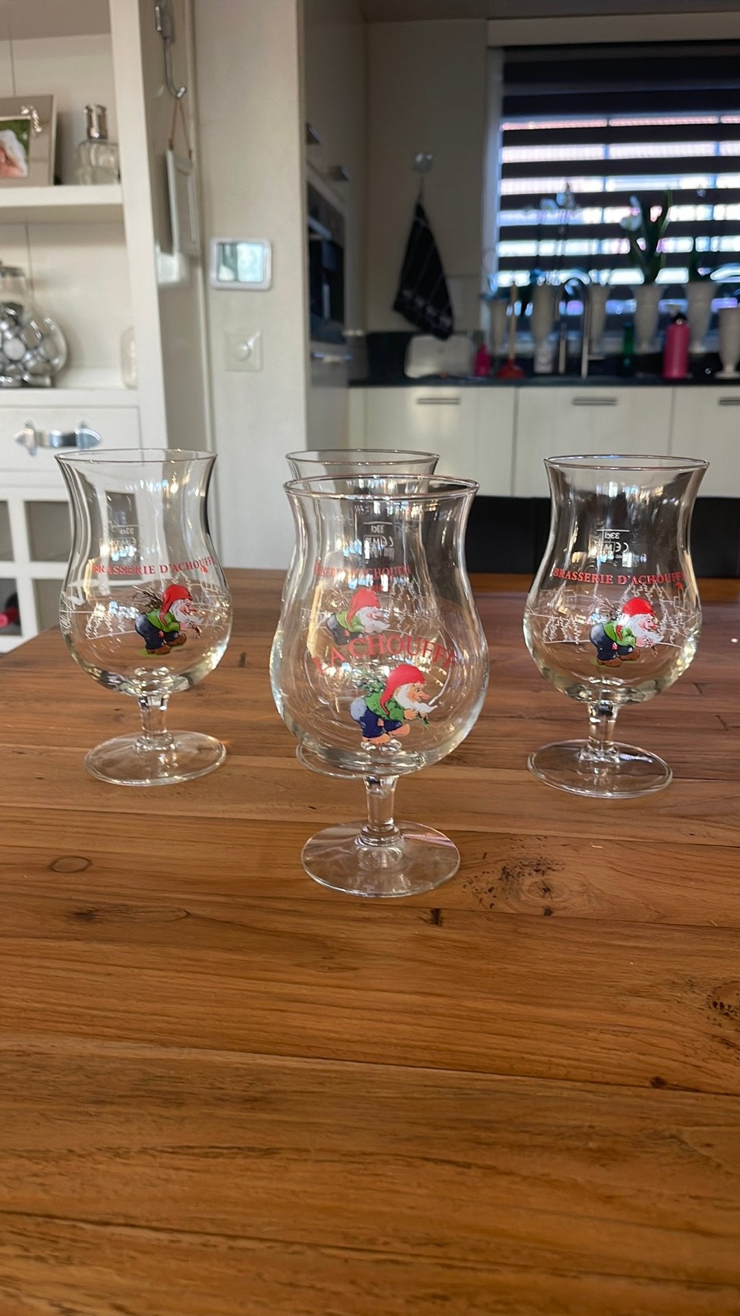 4 La Chouffe glazen, Ophalen of Verzenden, Zo goed als nieuw, Bierglas