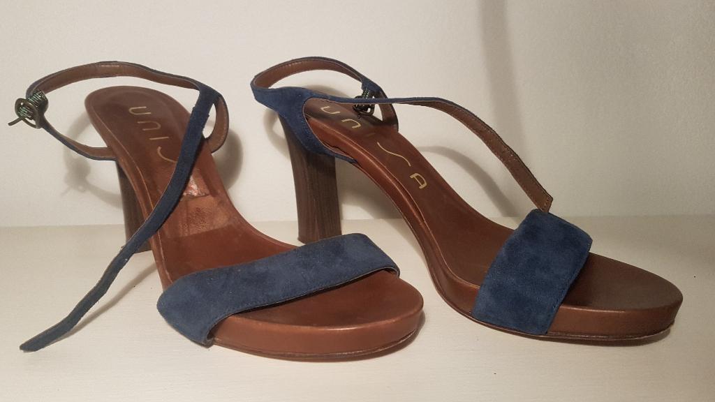 Blauw suede hakken van het merk Unisa, maat 39, Ophalen, Blauw, Zo goed als nieuw, Schoenen met hoge hakken
