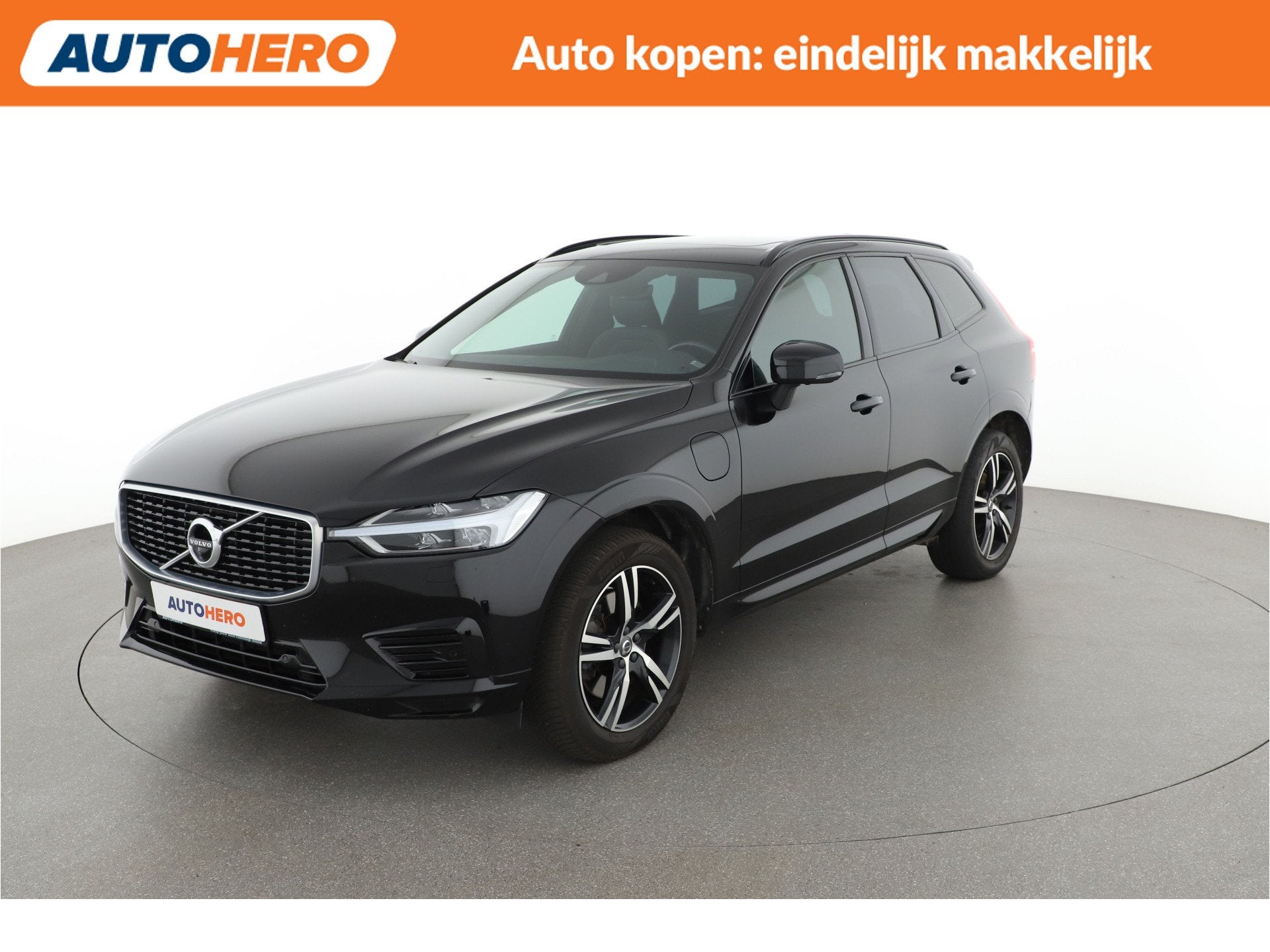 Volvo XC60 2.0 T8 Twin Engine AWD Momentum | TR46715 |, Gebruikt, 138 €/maand, Leder en Stof, Zwart