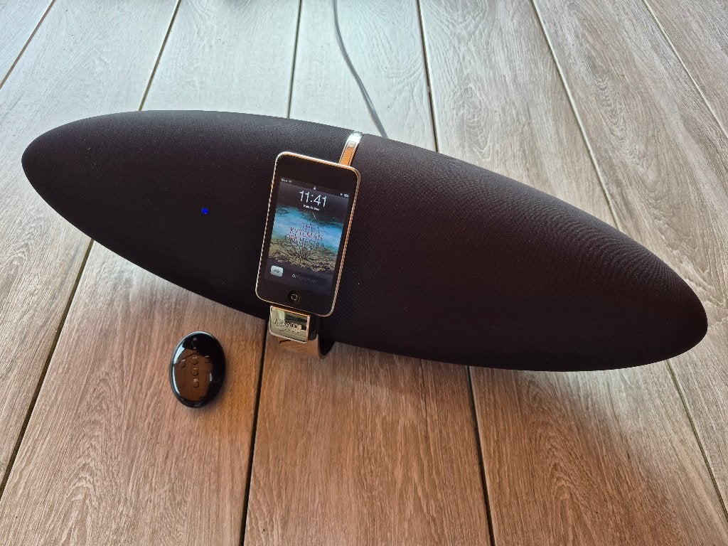 Bowers & Wilkins Zeppelin (1e gen) + Apple iPod Touch 64GB, Ophalen, Gebruikt, Subwoofer, 60 tot 120 watt