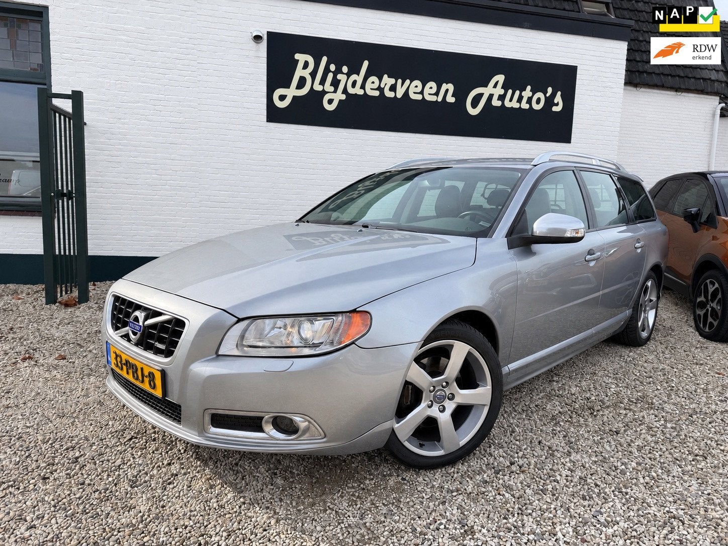 Volvo V70 2.0T R-Edition Org NL | Leer | Stoel VW | Trekhaak, Euro 5, Zwart, 4 cilinders, 203 pk