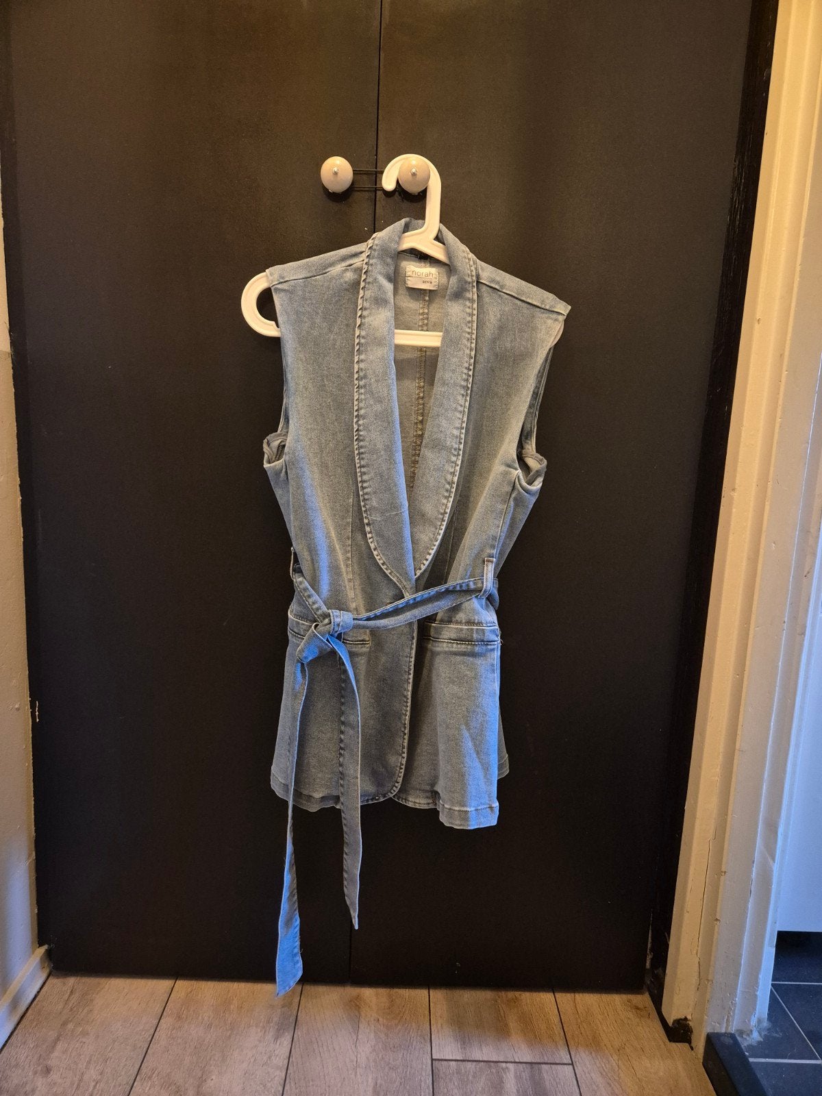 Nieuw blauw denim gilet van NORA, maat 34 (ruimer), NORA, Ophalen of Verzenden, Nieuw