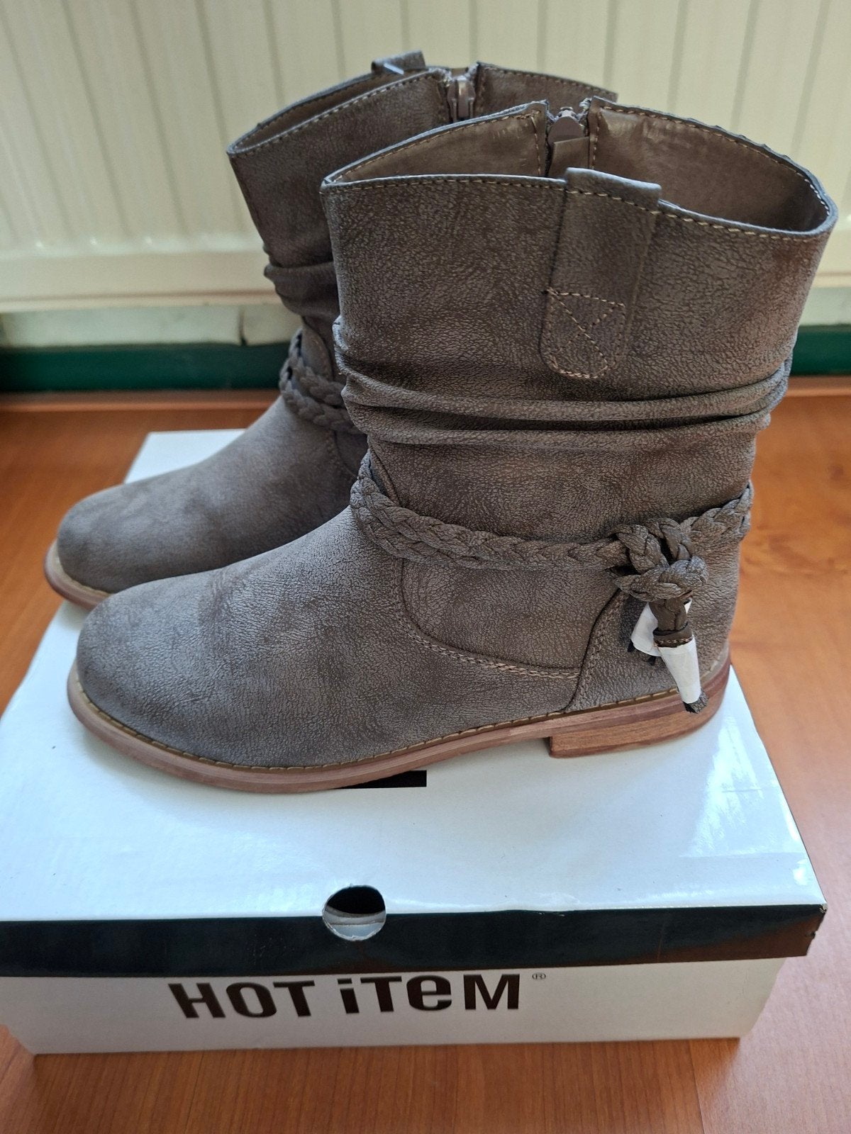 damesschoenen halfhoge laarsjes grijs mt 38 nieuw!, Lage of Enkellaarzen, Nieuw, Hotitem, Ophalen of Verzenden