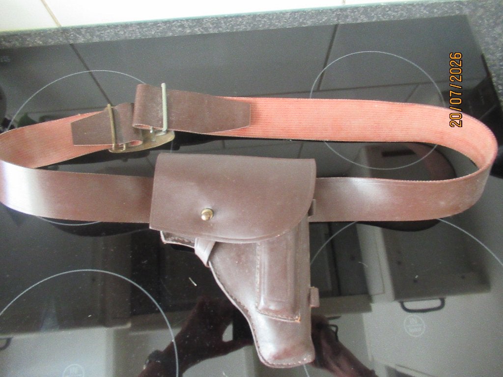 LEREN SOVJET- LEGERRIEM/KOPPELRIEM MET PISTOOLHOLSTER, Verzamelen, Militaria | Tweede Wereldoorlog, Kunstobject, Overige gebieden