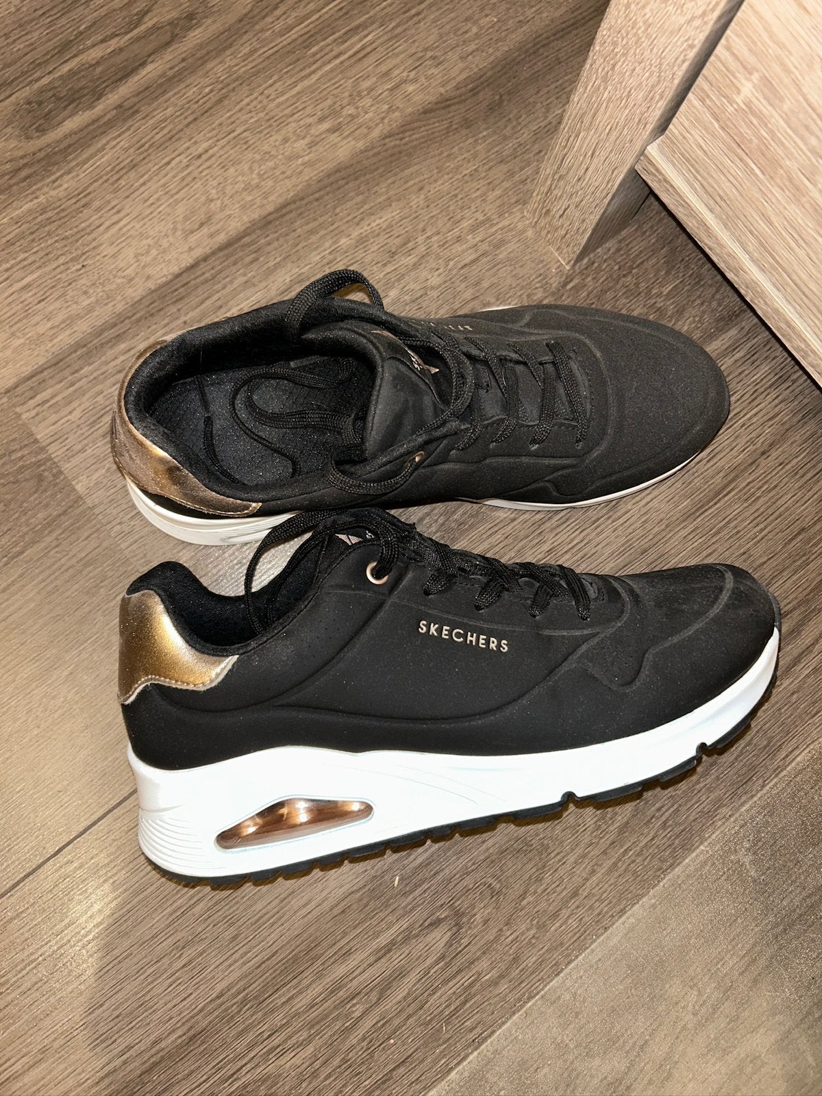 Skechers Uno | black and gold | 40 | nieuwstaat, Ophalen of Verzenden, Zo goed als nieuw, Zwart, Sneakers of Gympen