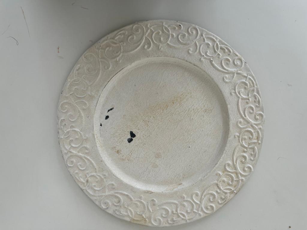 Decoratieve Witte Schaal met Barok Patroon, Overige materialen, Gebruikt, Schaal, Rond