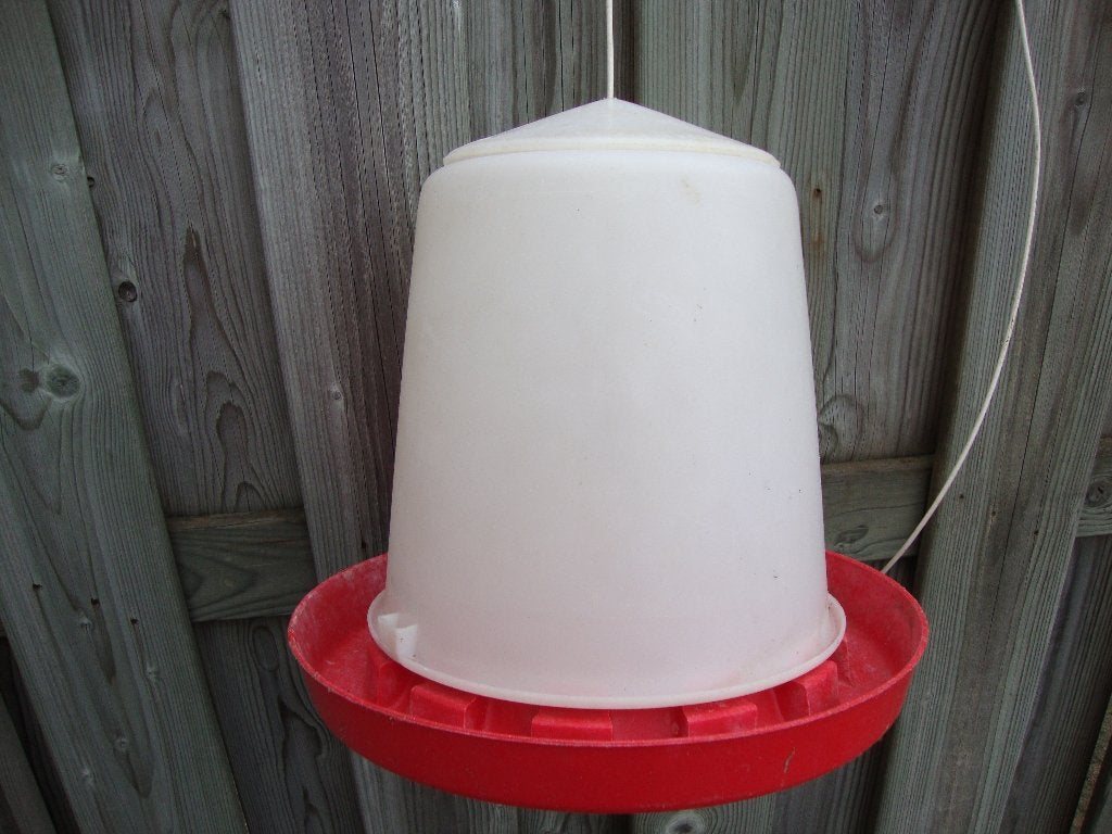 Plastic voeremmer voor pluimvee, Ophalen, Gebruikt, Drinken en Voederen