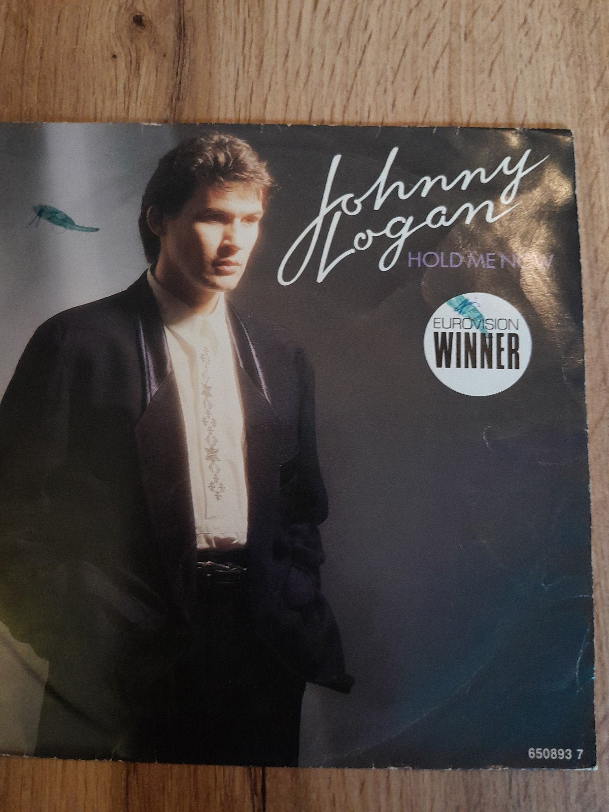johnny logan 7inch hold me now, Ophalen of Verzenden, Zo goed als nieuw, Pop