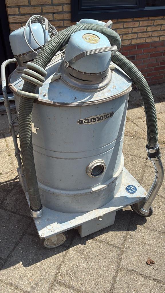 Vintage Nilfisk Industriële Stofzuiger - Krachtig en Robuust, Ophalen, Gebruikt, Stofzuiger, 2000 watt of meer