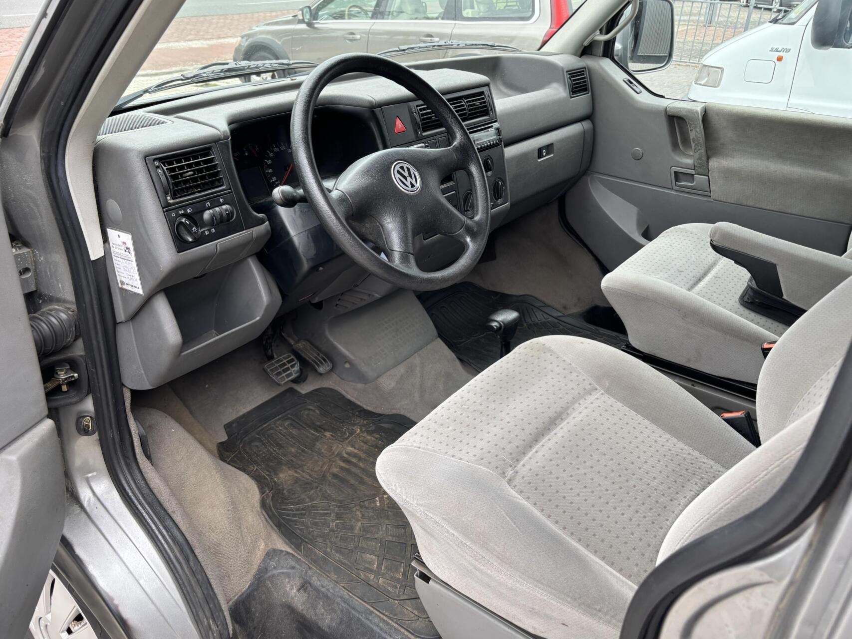 Volkswagen Transporter 2.5 TDI AUTOMAAT AIRCO invalide LIFT, Stof, Gebruikt, Volkswagen, Bedrijf