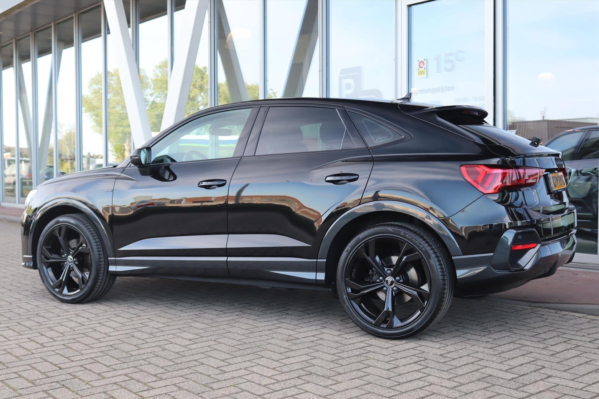 Audi Q3 Sportback 35TFSI 150PK AUTOMAAT BLACK E.D. Navi | Ca, 4 cilinders, 150 pk, 1505 kg, Zwart
