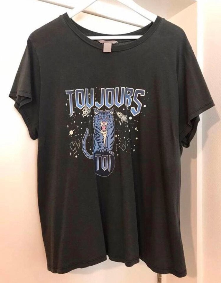 H&M t-shirt top Toujours print grijs maat XL, Kleding | Dames, Grote Maten, Zo goed als nieuw, Shirt of Top, Grijs, Verzenden
