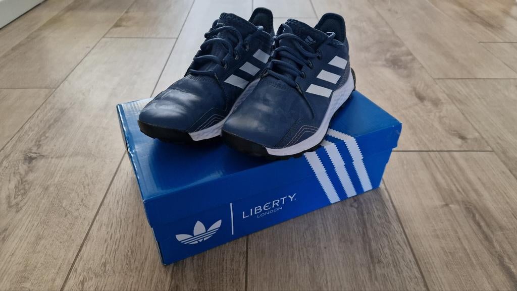 Hockey / kunstgras schoenen Adidas maat 35,5, Ophalen of Verzenden, Zo goed als nieuw, Schoenen