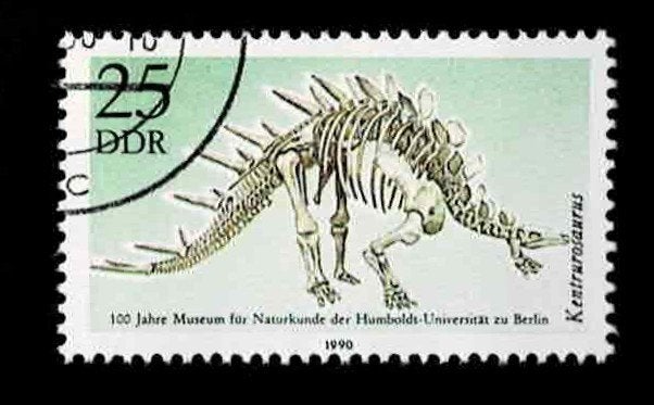 postzegel 2925 DDR Dinosauriërs Kentrurossaurus, Postzegels en Munten, Ophalen of Verzenden, DDR, Gestempeld