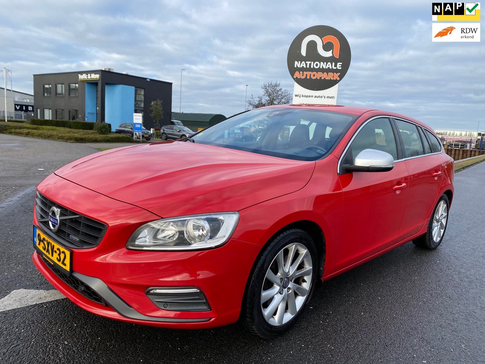 Volvo V60 2.0 D4 R-Design | 2014 | Handgeschakeld | APK | Ro, Voorwielaandrijving, Euro 6, 4 cilinders, Origineel Nederlands