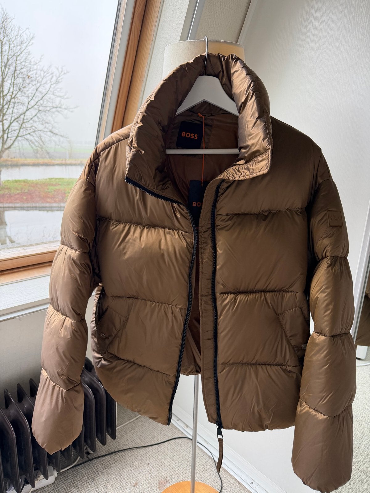 Nieuwe BOSS Puffer Jas - Maat 42 (L) - Bruin, Ophalen of Verzenden, Nieuw, Maat 42/44 (L), Bruin