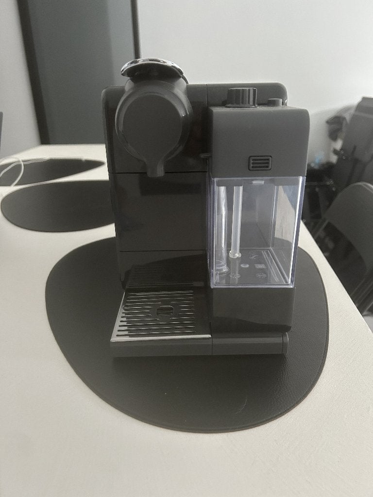 Nespresso DeLonghi EN560 - Zo goed als nieuw, Witgoed en Apparatuur, Koffiezetapparaten, Ophalen, Koffiemachine, Zo goed als nieuw